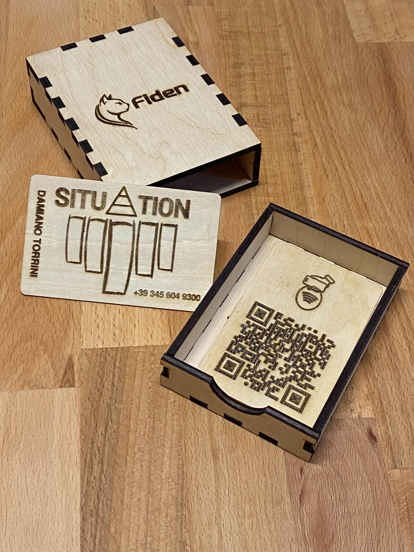 Biglietto da visita in legno di Tiglio con tag NFC