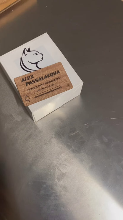 Biglietto da visita in legno di Noce con tag NFC